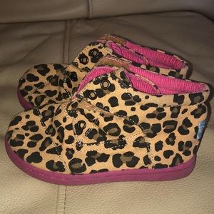 Leopard print TOMS